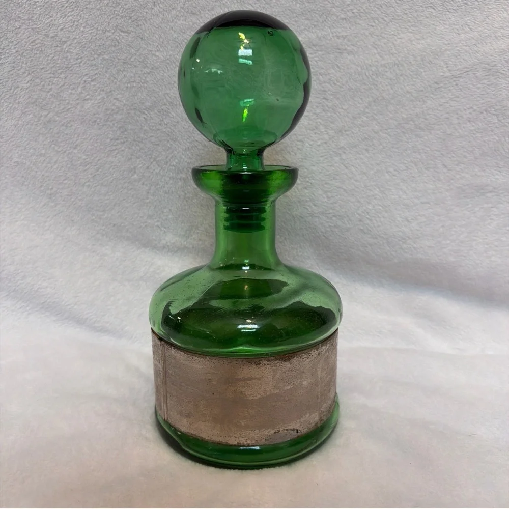Emerald Green glass decanter & ball stopper 12” - Vintage